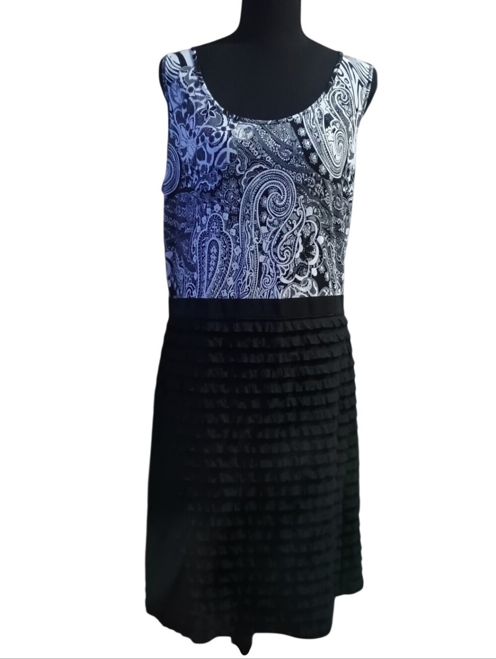 Cocktail Dress Ruffle Skirt Black & White Paisley Sleeveless Scoop Neckline Sz L